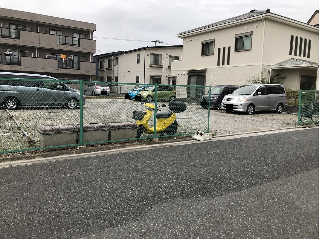 江戸川区鹿骨２丁目　月極駐車場